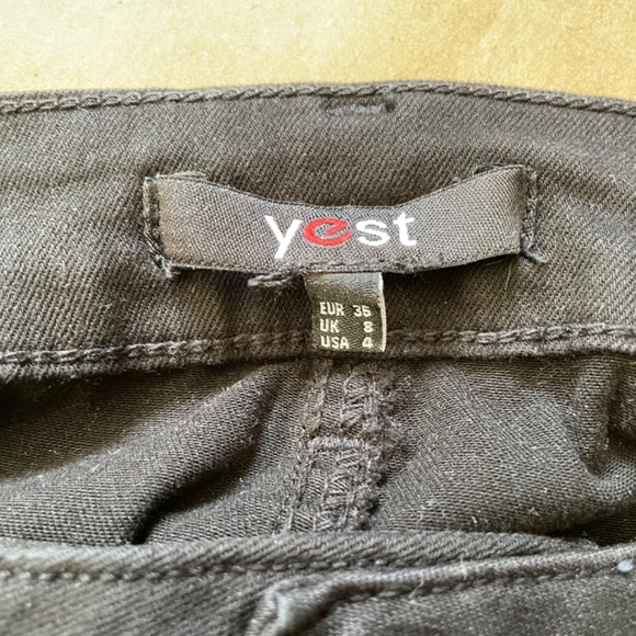 Black jean skirt, stretch fabric, size 4 - Picture 8 of 9